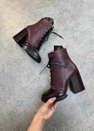 Жіночі черевики із натуральної шкіри на підборах ексклюзив 2005