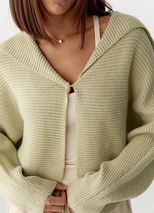 В'язаний кардиган з відкладним коміром