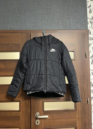 Курточка від nike