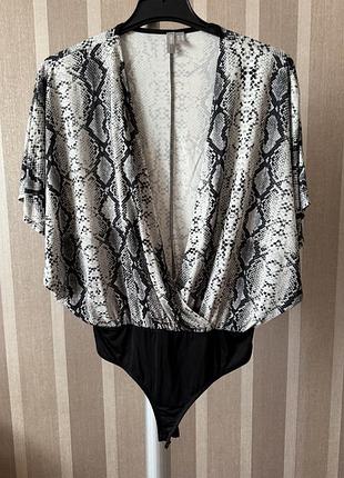 Боді в зміїний принт asos