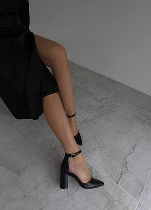 Чорні туфлі на каблуку базові туфельки чорні туфлі на підборах класичні туфлі на широкому підборі туфлі на масивному каблуках