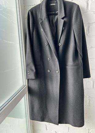 Класичне чорне пальто
