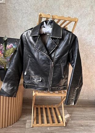 Стильна косуха куртка кожанка