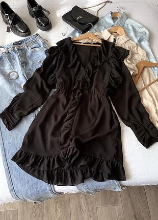 Чорна шифонова сукня з оборками