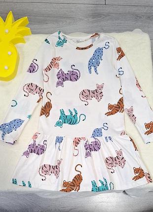 Платье с рукавом