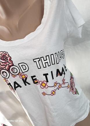 Футболка біла з малюнком