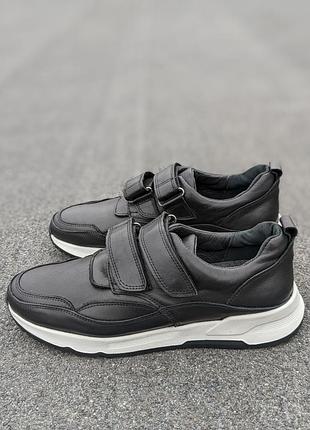 Кроссовки 42-43 р кожаные липучки