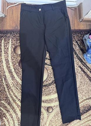 Класичні чорні штани