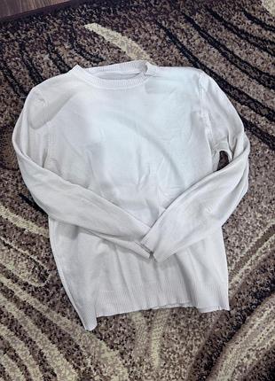 Светр є плями