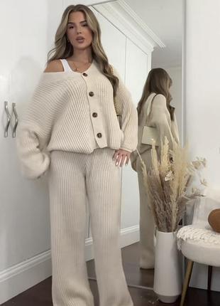 Костюм вязаний