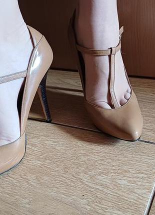 Туфлі лодочки світло коричневі 36 р