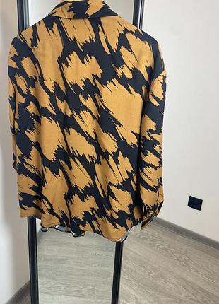 Рубашка з абстрактним принтом