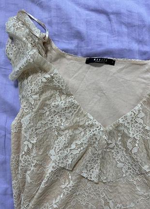 Боді-футболка з мереживом