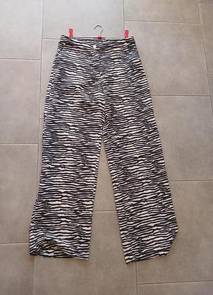 Широкие тонкие стильные брюки