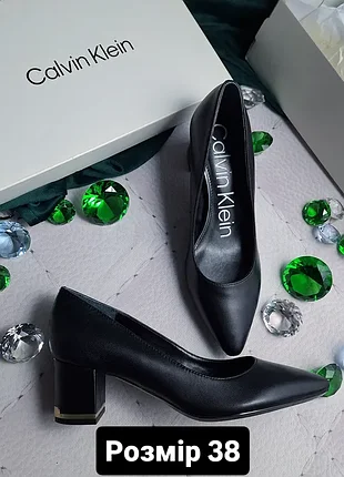 Calvin klein оригінал чорні шкіряні туфлі на невисоких підборах