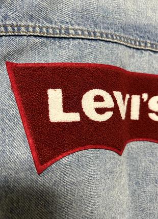 Джинсовий піджак levi’s жіночий з надписом на спині