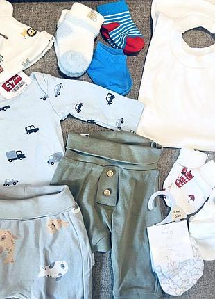 Одяг та аксесуари для новонароджених малюків