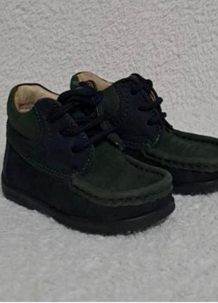 Vero cuoio. 
детские замшевые ботиночки.