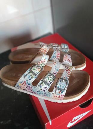 Шлепанцы оригинал,38