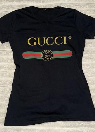 Футболка в стилі відомого бренду