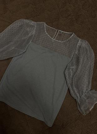 Топ з обʼємними рукавами