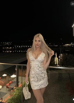 Сукня біла з мереживом