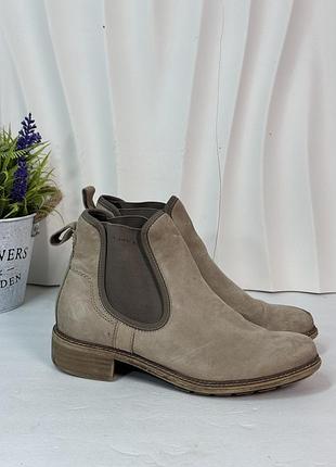 Шкіряні отеплені чобітки челсі tamaris 39