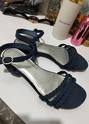 Фирменные босоножки graceland