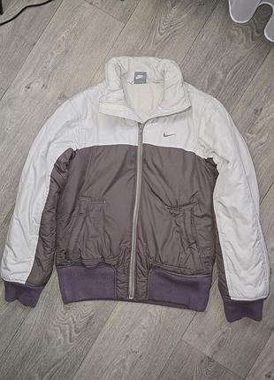 Жіноча курточка nike