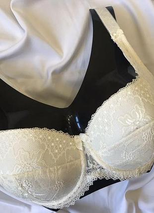 Бюстгальтеры. женское нижнее бельё.