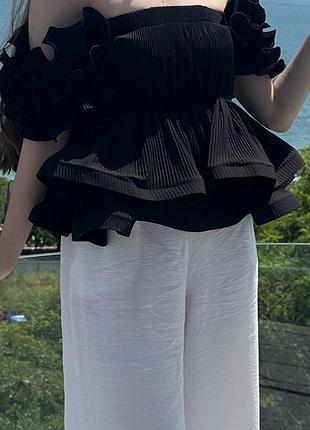 Літня блуза з рюшиками.