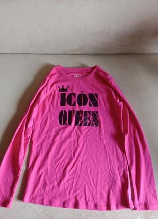 Кофта розовая с черной надписью посередине