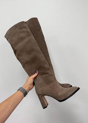 Жіночі чоботи із натуральної замші на підборах 🤎 11270