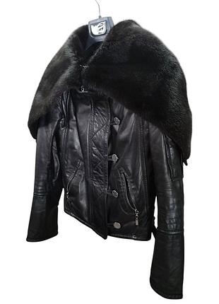 Кожаная куртка утепленная с красивым норковым воротником капюшоном