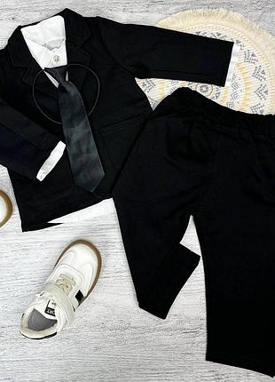 Класичний костюм на хлопчика