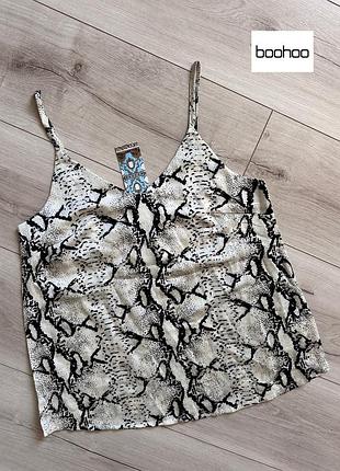 Майка топ в змеиный принт на бретелях boohoo