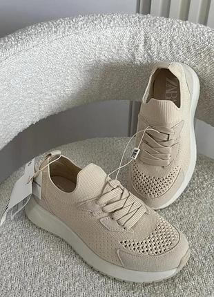 Нові кросівки zara