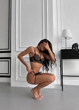 Чорна мереживна білизна