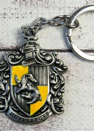 Брелок бгпг 1003 гарри поттер герб пуффендуй (гафелпаф)