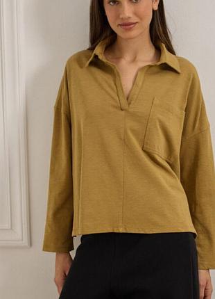 Лляна сорочка з довгими рукавами та v-подібним вирізом