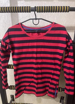 Кофтинка с блискавками по боках