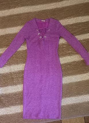 Демисезонное платье миди красивого цвета