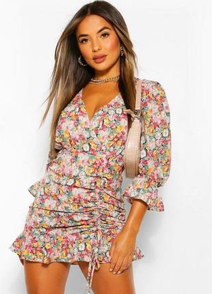 Красивое нежное романтичное платье в цветочный принт с рюшами