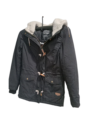 Куртка зимняя черная с капюшоном размер s