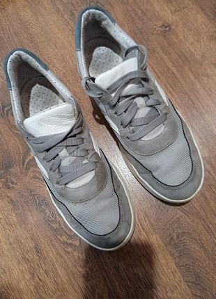 Продам женские кроссовки бренда rko