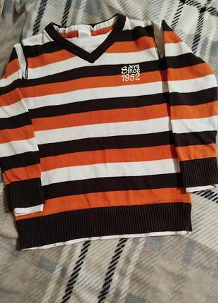 Полосатый свитер с v образным вырезом