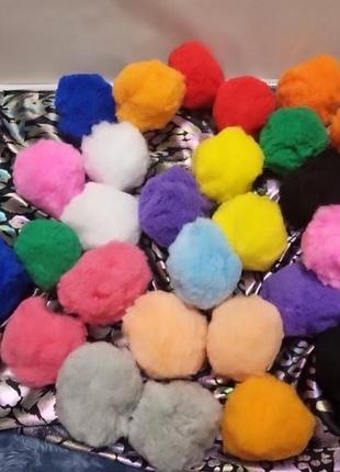 Бумбоны на шапку цветные