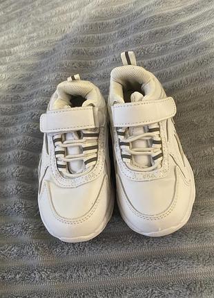 Дитячі білі кросівки 2