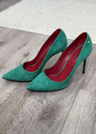 Зелені замшеві туфлі cesare paciotti