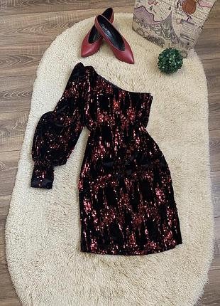 Оксамитова сукня з одним рукавом, вишита паєтками